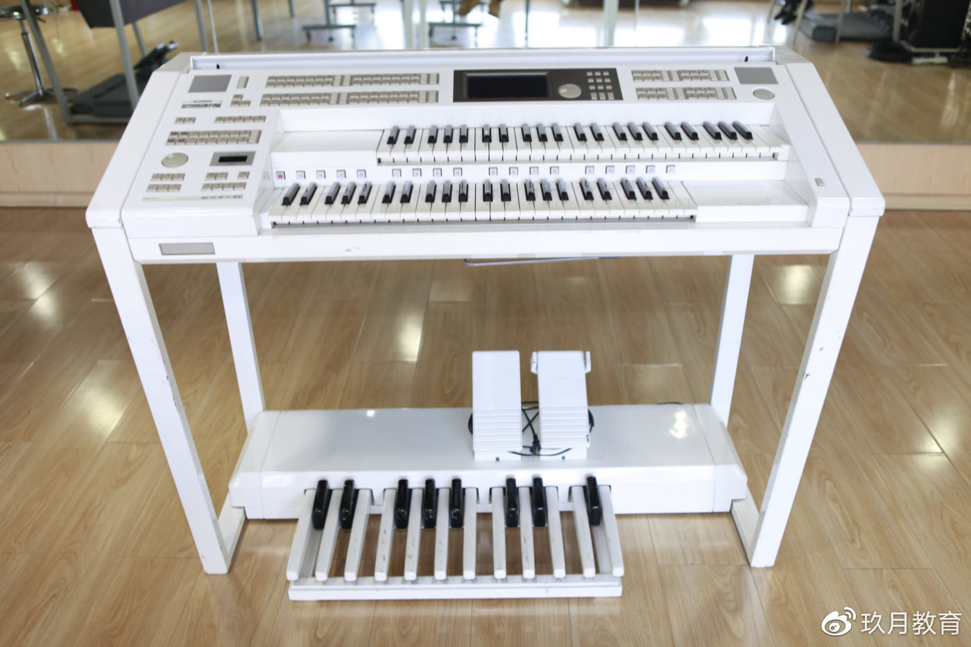 从笨重的按键手机到智能手机,从笨拙到进步