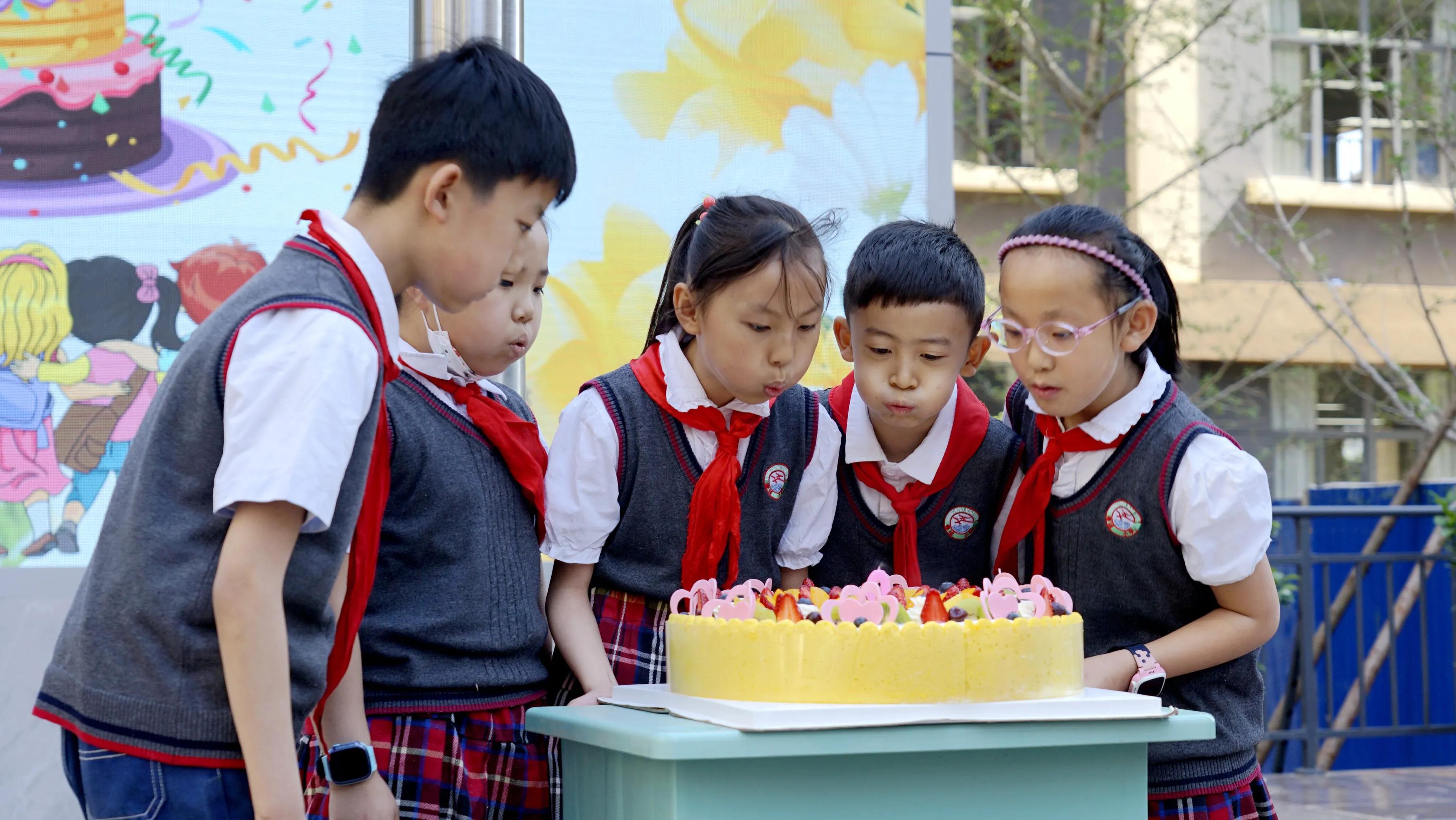 世界读书日公众号小学,世界读书日小学生读书会分享