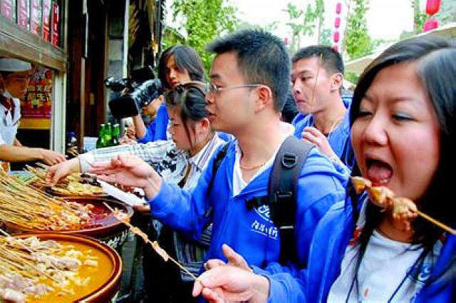 串串香大学食堂,鲜香火辣老成都传统串串香