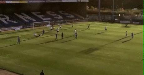 ai误认裁判光头为足球裁判,足球转播ai对焦到裁判的头上