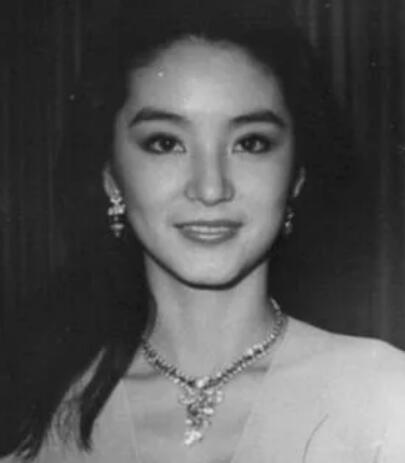 颧骨高太阳穴凹陷怎么改变面相,人中长颧骨高适合什么发型