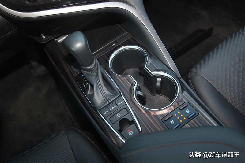 到底有多运动?不再中庸的8代丰田凯美瑞试驾