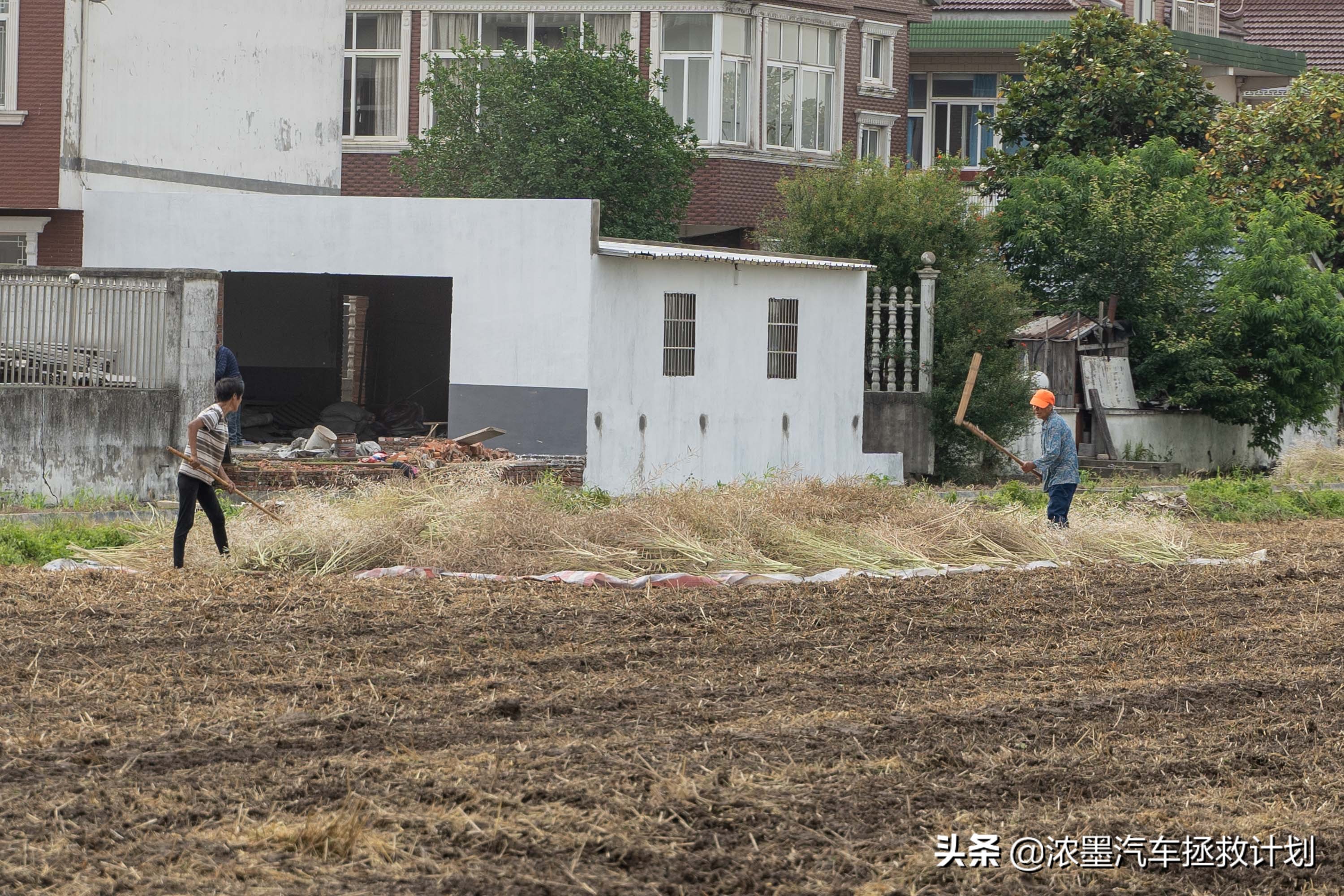 「妙手生花」重建一台战损级桑塔纳，带给它历经千般后的华丽重生