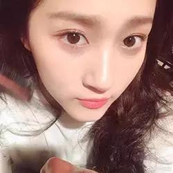 小姐姐想要美颜也要健康，模特粉底液的选择技巧，打造时尚底妆！