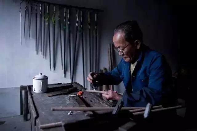 泪崩了歌曲原唱,泪崩了原唱完整版视频