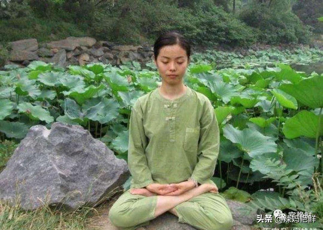 看起来驼背的几种情况,驼背后背中间驼怎么矫正