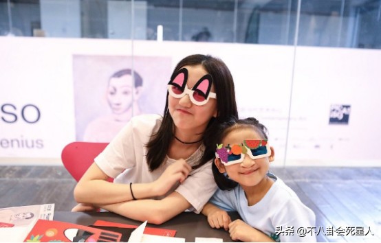 兔唇李嫣现在的样子,李嫣看望兔唇的真实照片