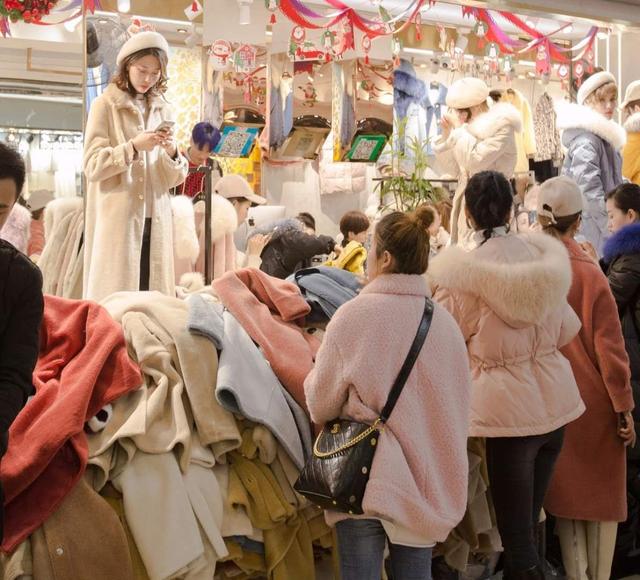 服装批发新手拿货注意事项及细节,服装批发市场拿货的行话