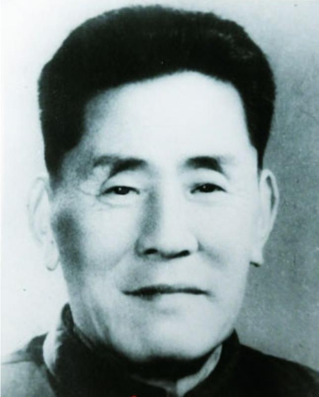 山东97岁老人手握双枪,山东97岁老人手持双枪