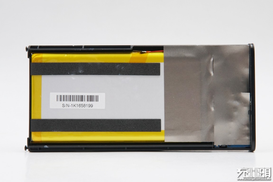 小米充电宝30000快充版拆开,小米无线充电宝10w和30w对比