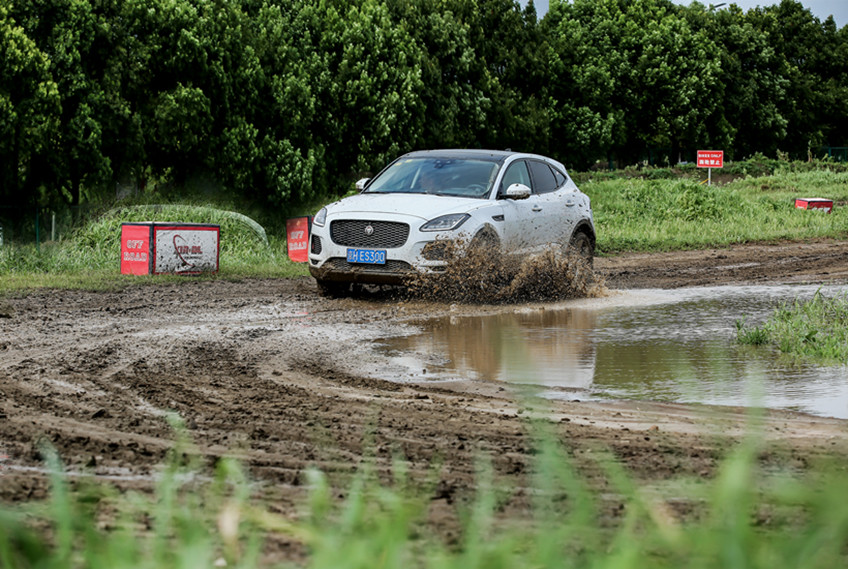 轻松驾驭征服全地形,无畏驰骋全地形