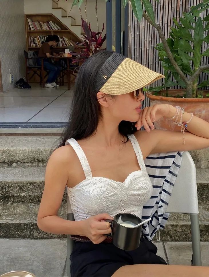 赵丽颖夏日装扮,夏日草帽赵丽颖