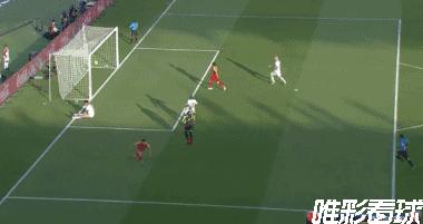 你大爷还是你大爷！虽然踢了半个赛季中卫，大宝回国足就能见血封喉