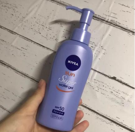 别碰这4款防晒，第1款平价，安耐“晒不黑”，怕你太漂“亮”！