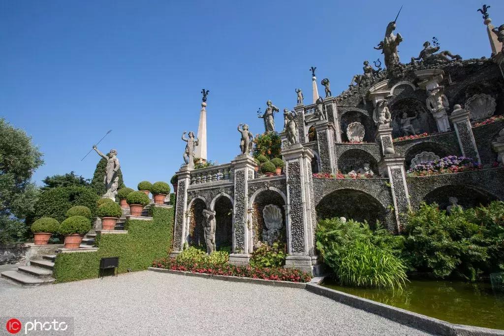 能嫁给王子的从来就不是“灰姑娘”，一起来看这场举办在世界五大宫殿之一的世纪梦幻婚礼吧