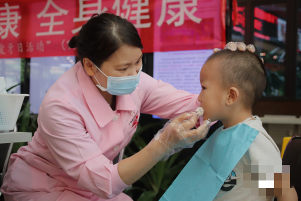 宝宝牙齿又黄又黑还被腐蚀,宝妈不要慌,看看是不是这些原因