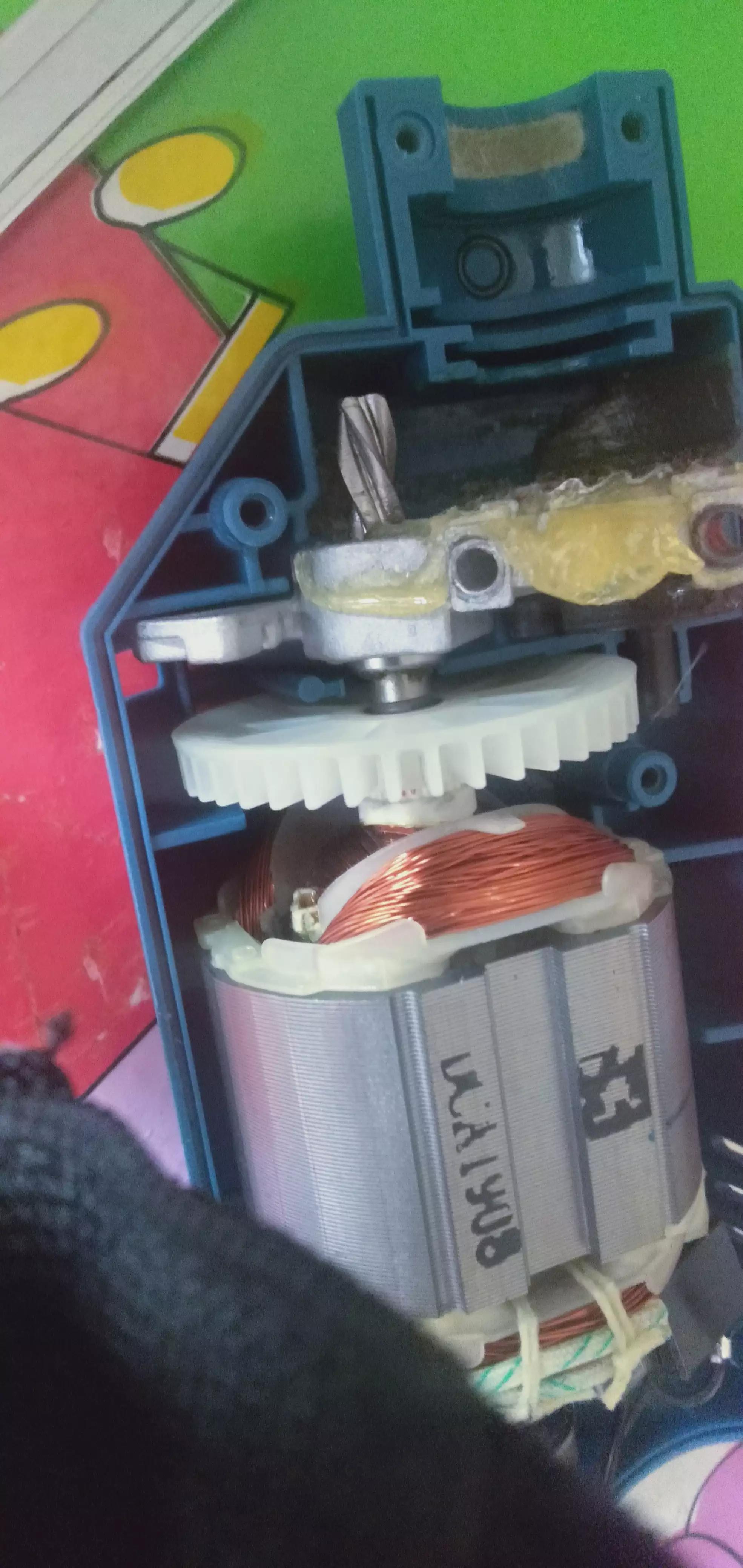 晶思达手电钻开关总成内部构造,插电款带冲击的手电钻