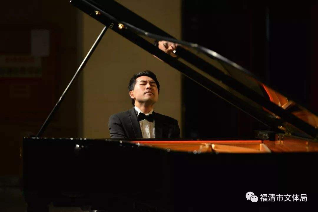 中国最牛钢琴天才,中国4岁钢琴神童成长之路