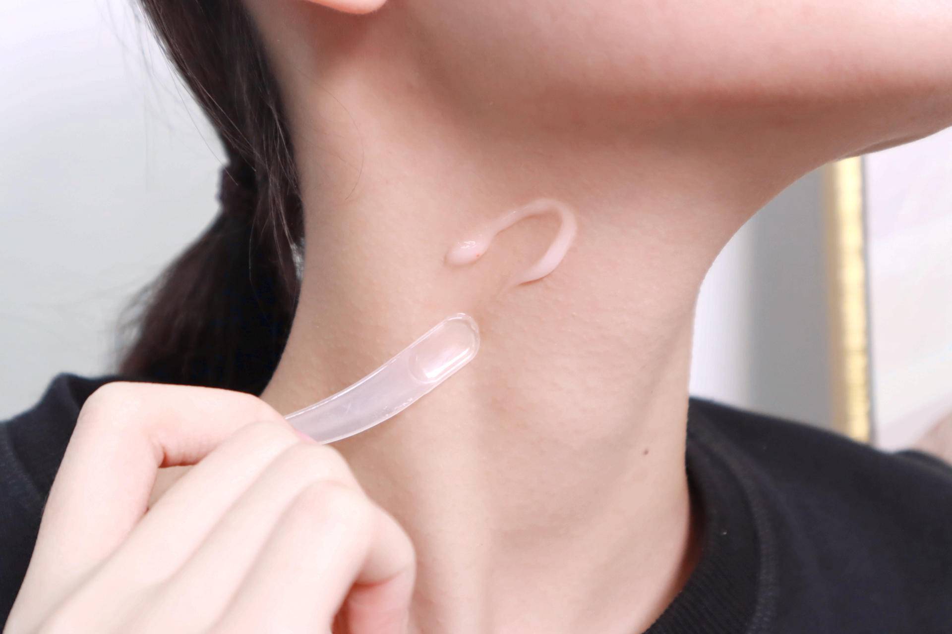 去颈纹用什么护颈霜效果好,哪个牌子的颈霜去颈纹效果最好