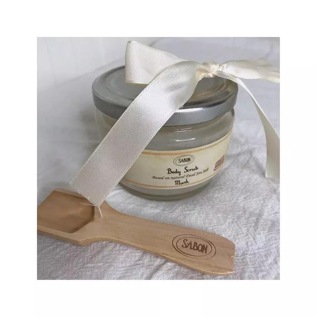 夏天雪纺裙子露肩怎么办 (夏天露肩衣服怎么处理)