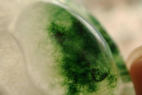 缅甸紫翡翠和斯里兰卡有什么区别 (斯里兰卡的紫翡翠多少钱)