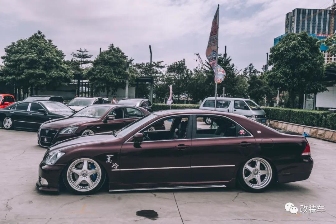 清一色皇冠,清一色豪车