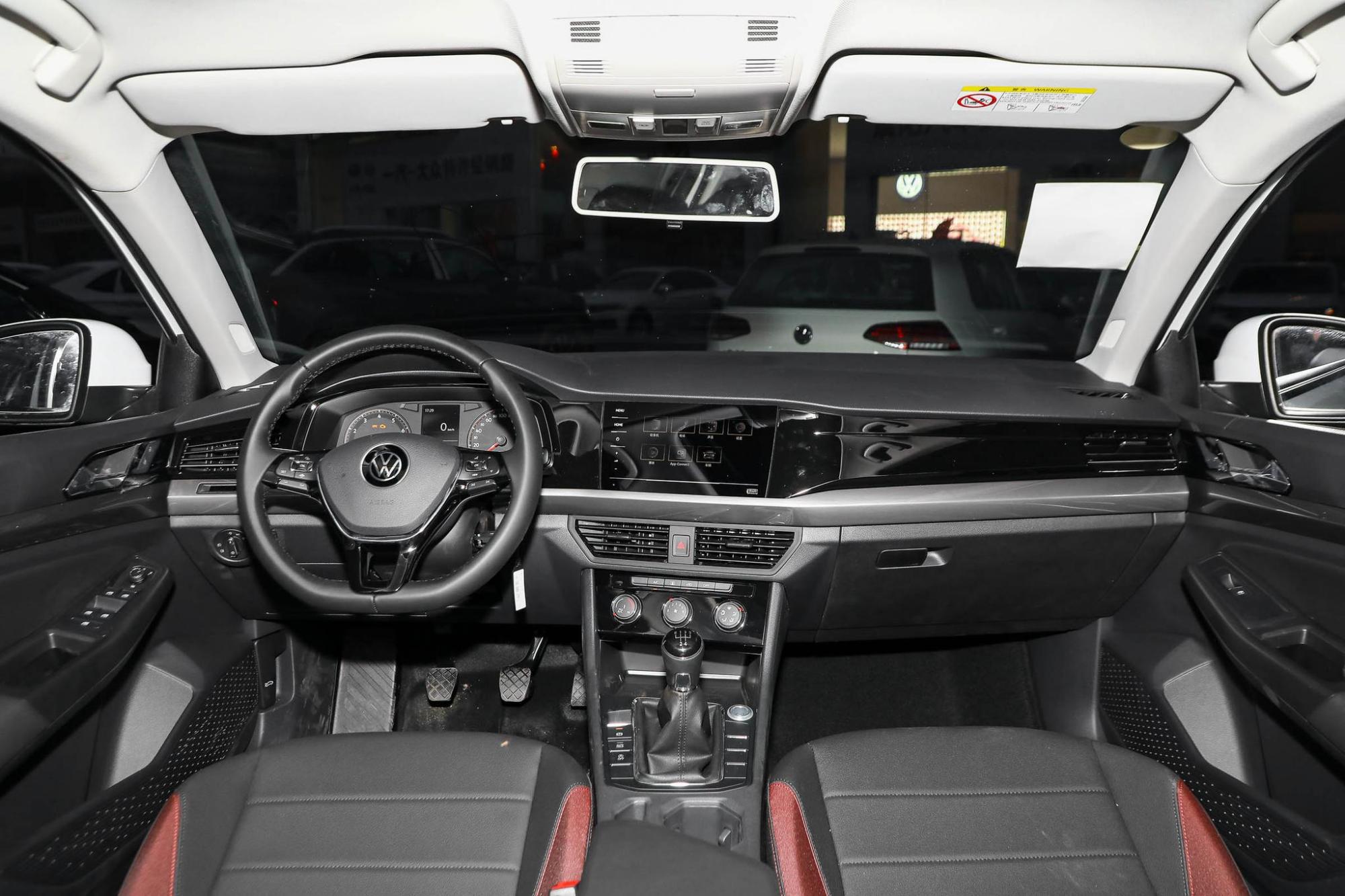 在爸妈的支持下提车,1.5t宝来提车