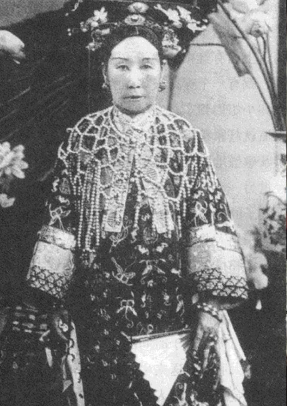 黎山老母的披风,黎山老母收拾猪八戒