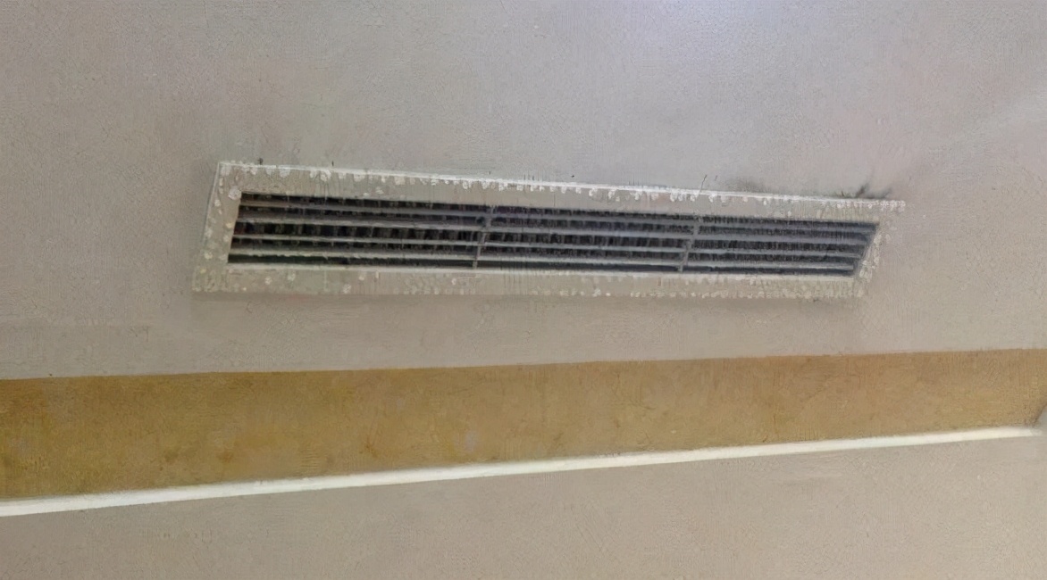 厨房潮湿天花板滴水,房间里的天花板为什么会滴水