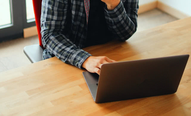 联想电脑占全球市场份额多少 (美媒联想pc二季度出货量全球第一)