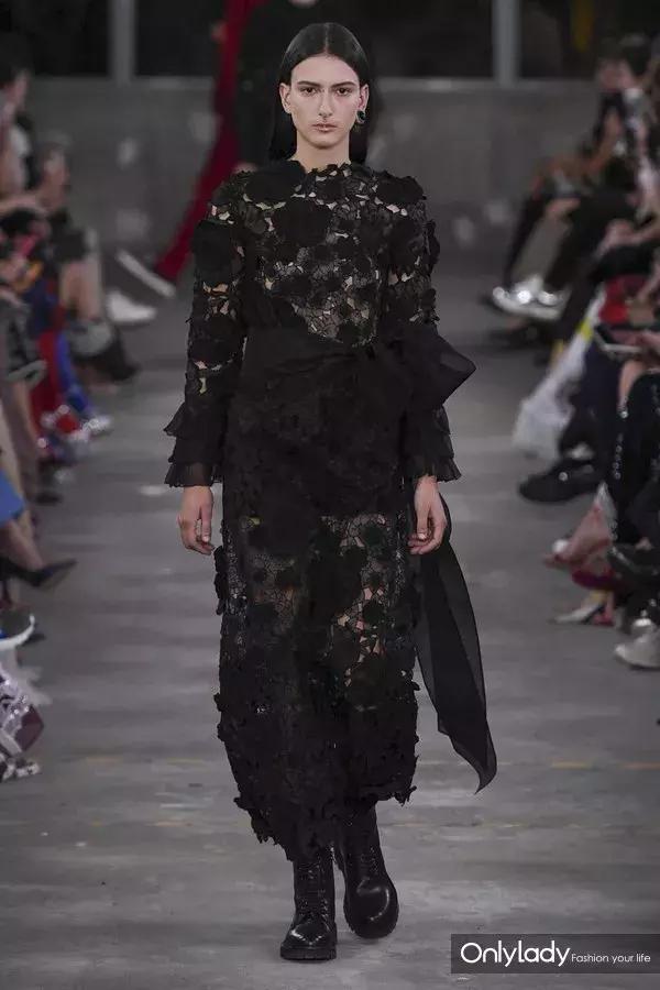 张艺兴valentino东京神图,张艺兴valentino秀场表演