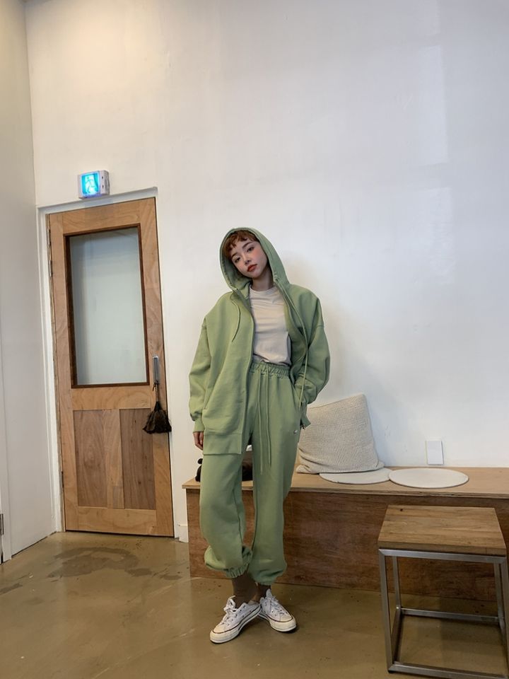 不想穿那些网红卖的衣服?感觉不上档次?也不想选奢侈品?