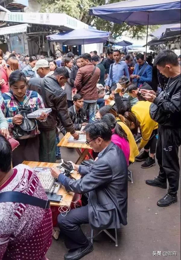 直播行业惹众怒？7000名玉商联名上书抗议，玉石直播要歇菜了？