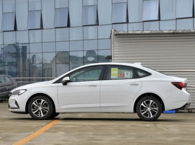 对比思域的国产轿车,别克威朗2020款领先型落地多少