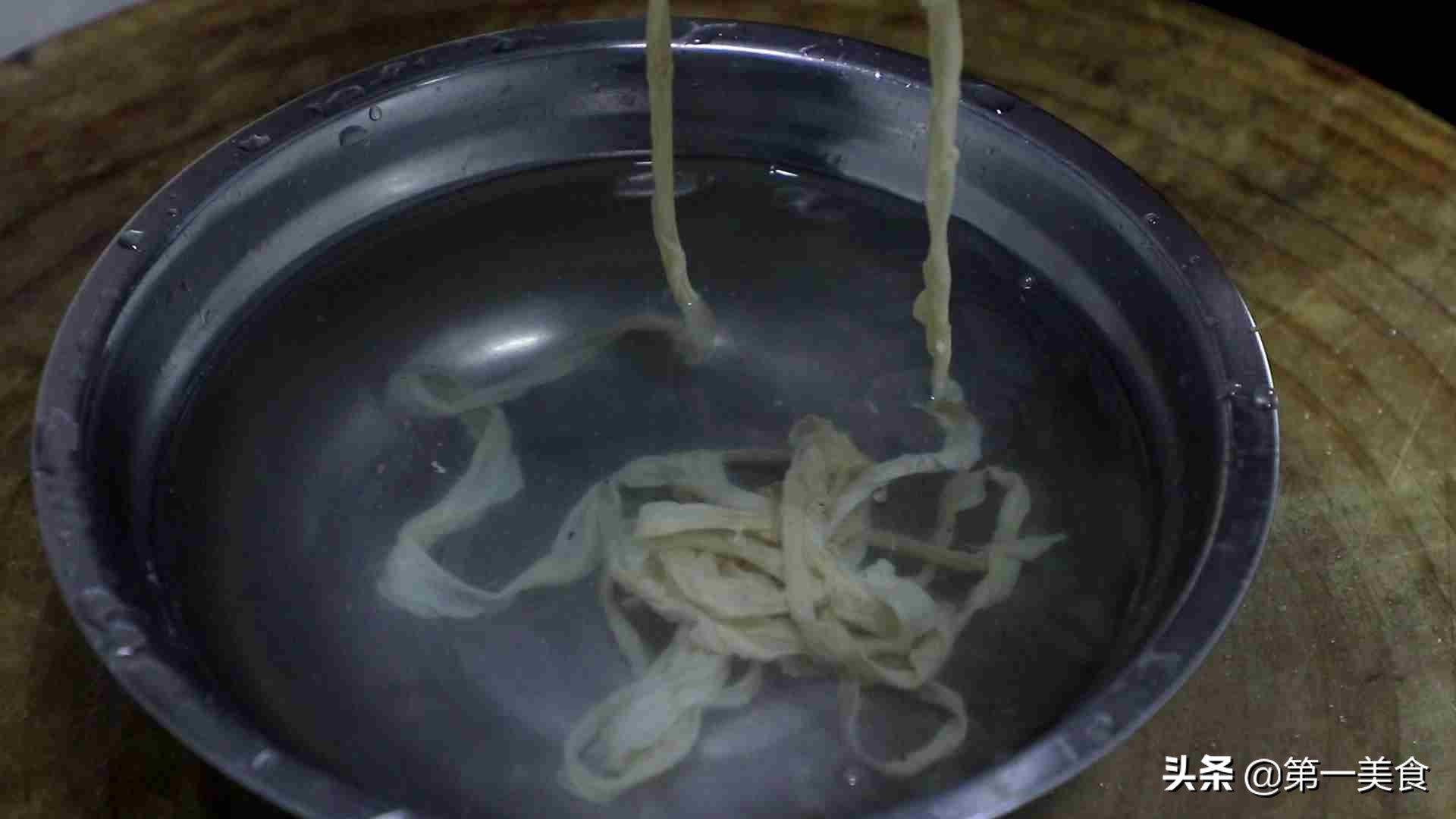 制作香肠的配料秘方不辣,香肠的制作方法和配方曝光视频