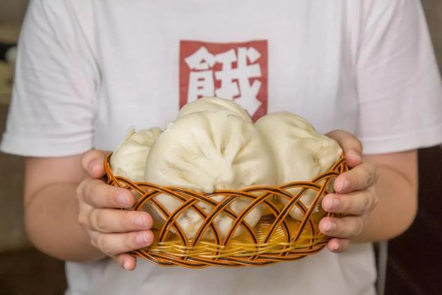 济南乔馋大包子位置,一天卖100千个包子