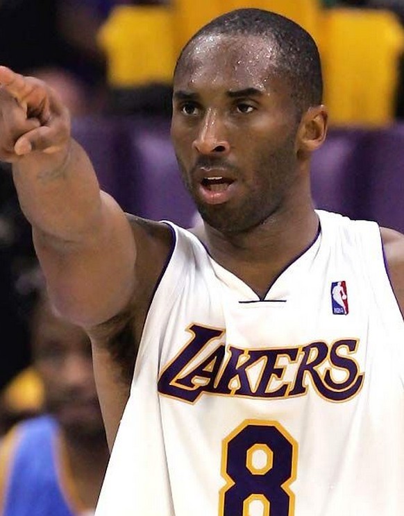 科比从小飞侠变成黑曼巴,小飞侠科比vs黑曼巴科比