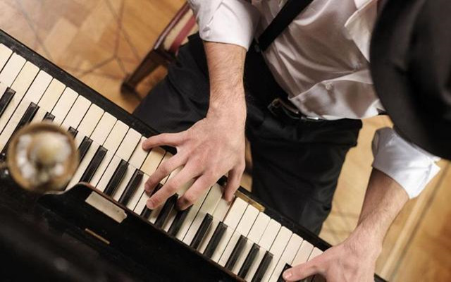 钢琴弹奏的基本技巧有哪些,钢琴练习指法的教程有哪些