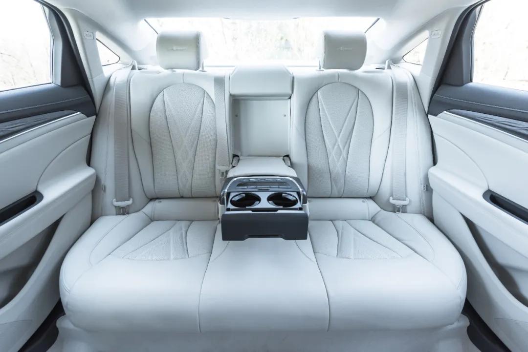 大众朗逸轩逸哪款适合跑长途,家用车朗逸和轩逸选哪个最合适