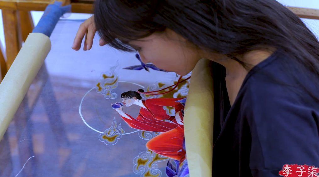 她在全世界圈粉,却在国内挨骂