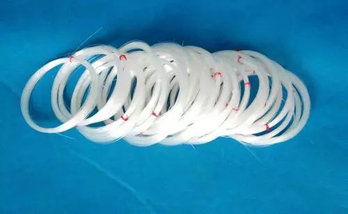 钓鱼线能用作羽毛球线吗,钓鱼线和羽毛球线哪个结实