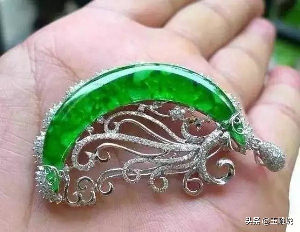 玉镯碎了怎么用黄金补救,玉雕师修复手镯