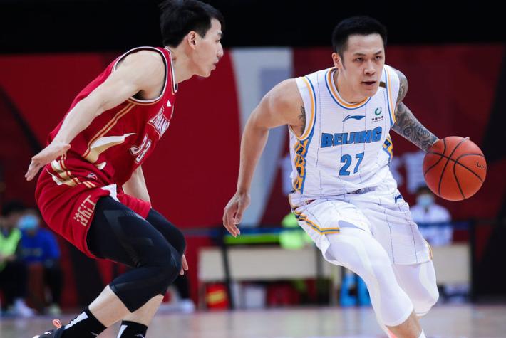 cba裁判被拉霸气吹罚,cba争议一幕怒斥裁判