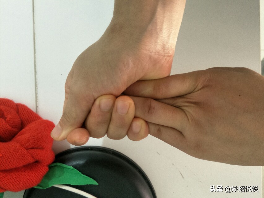 手镯长胖了怎么摘下来,手镯太小手胖怎么办