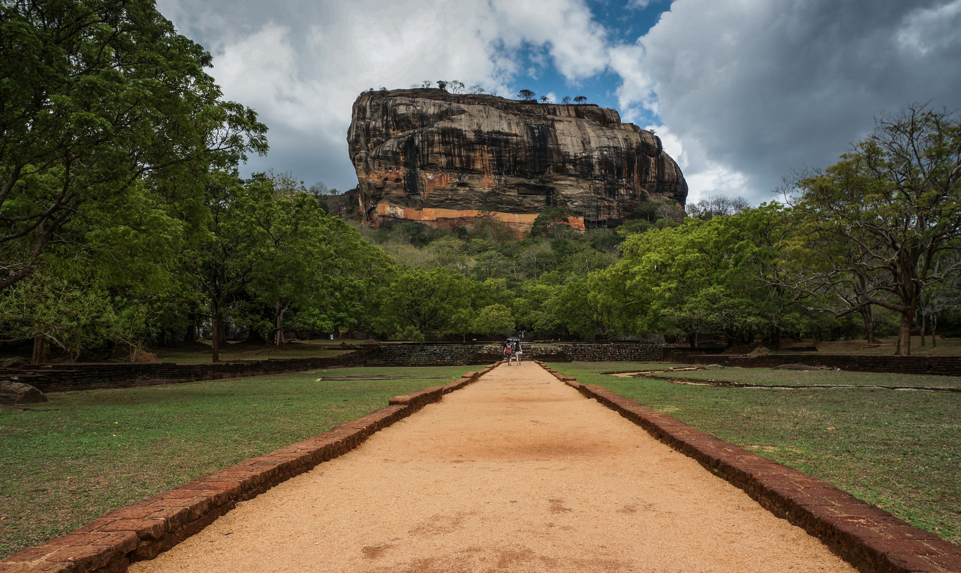 世界七大奇迹建筑之巨石阵,世界第八大奇迹巨石上的狮子宫殿