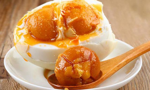 一文说全:腌咸蛋的各种江湖美味流派,说到最后,眼眶湿润了