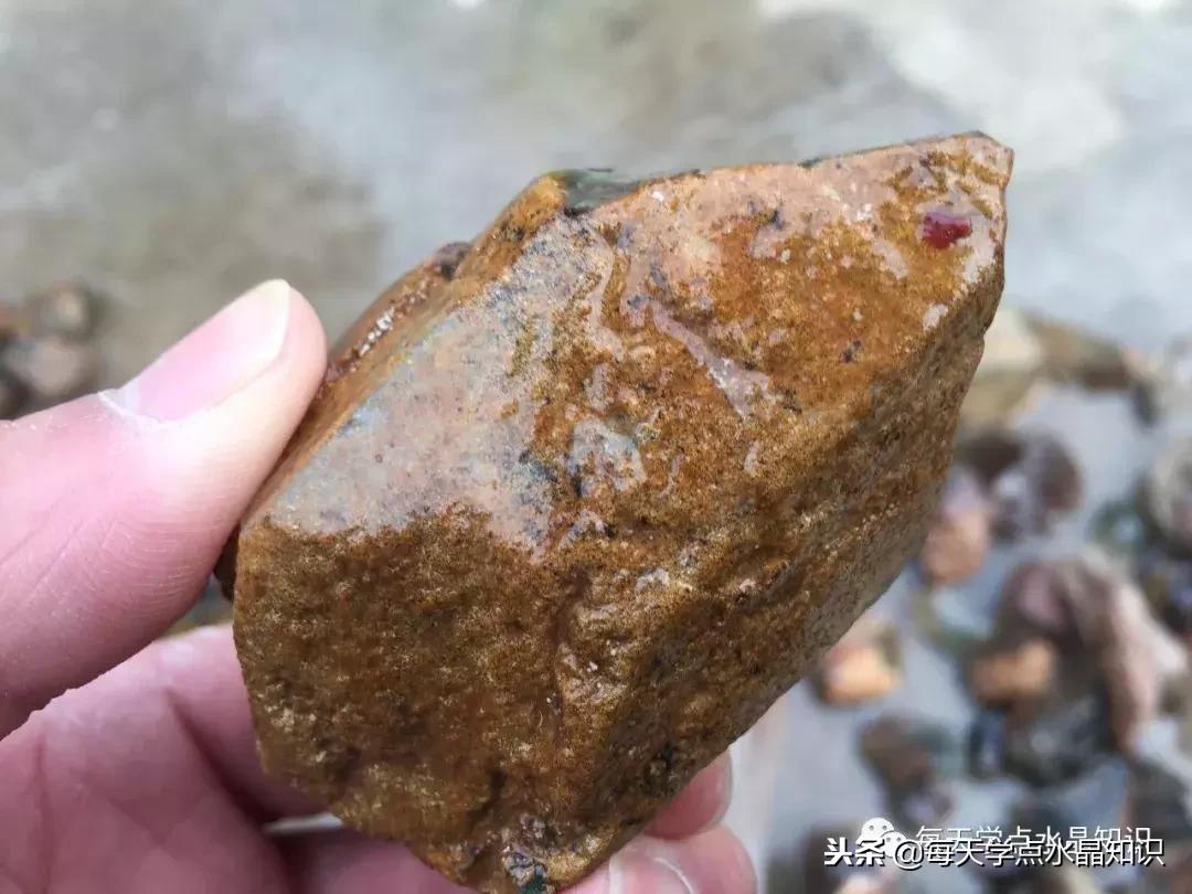 天蒙蒙亮赶个早市看一看天然水晶毛料市场