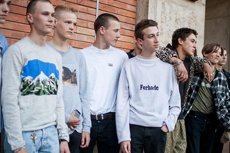 卫衣圆领还是连帽好看,小个子穿连帽卫衣还是圆领