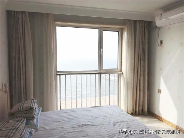 辽宁东戴河lijie海景公寓出门就是海，这里海滩大，水质清澈
