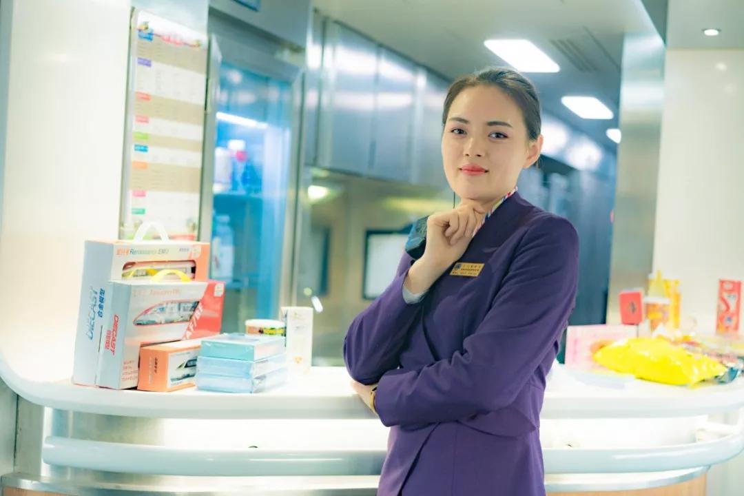 高铁餐服长是干嘛的,高铁餐服有哪些